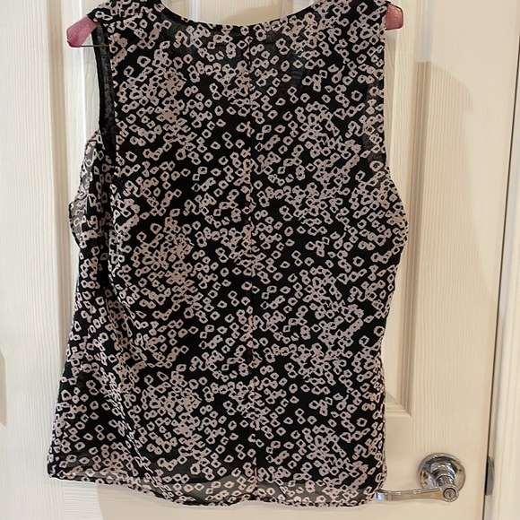 NWOT - GAP Lined Pink/Black Abstract Patterned Blouse Soft Front Ruffle - Picture 3 of 6